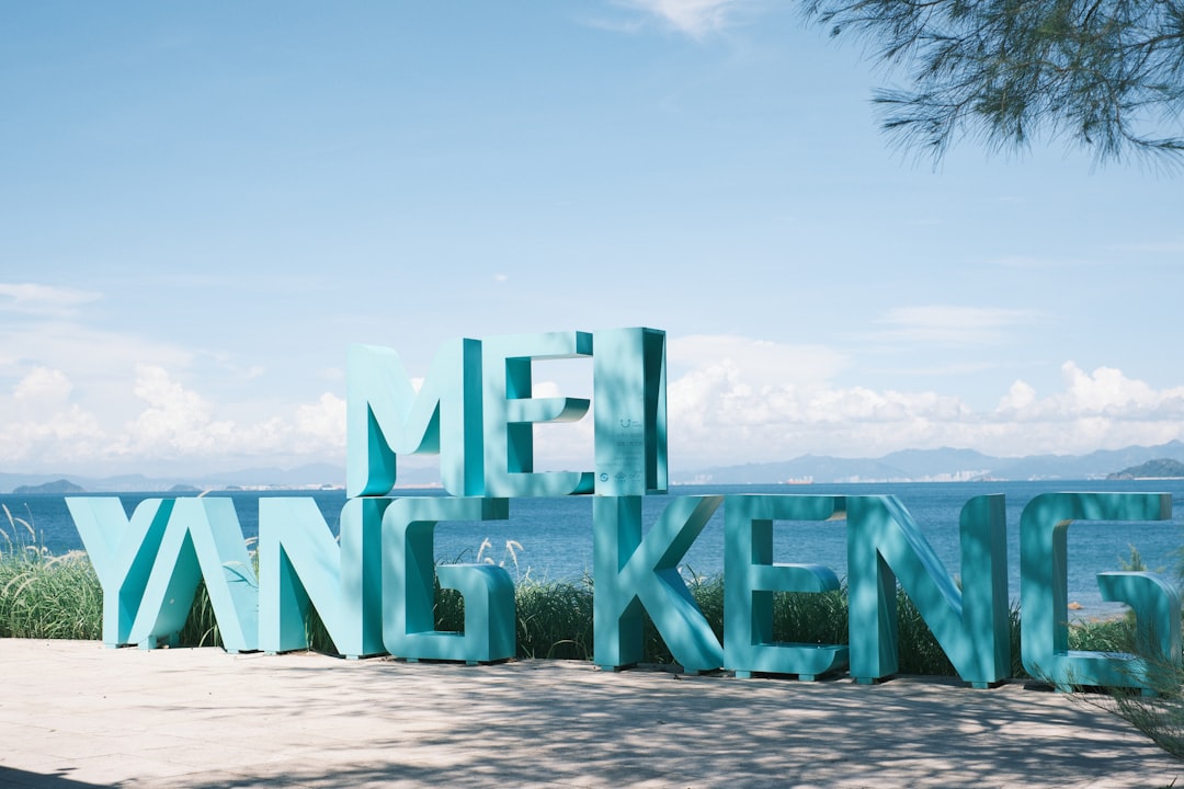 large-teal-letters-spell-out-a-name-by-the-ocean-nuotkh6hcjo